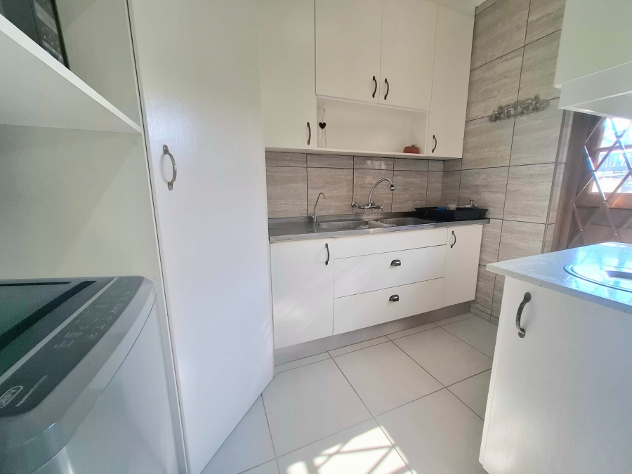 5 Bedroom Property for Sale in Beacon Bay Eastern Cape